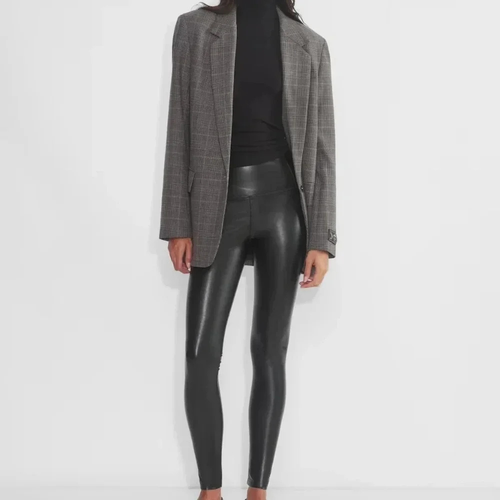 Aritzia Wilfred Free Daria High Waisted  Moto Vegan Leather Biker Pants Black M.